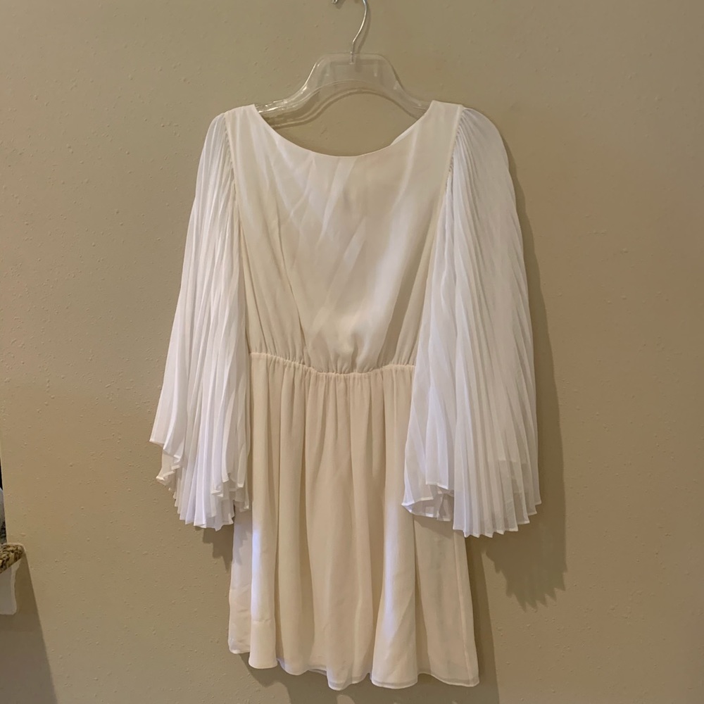 VGUC Alice and Olivia off- white dress size medium